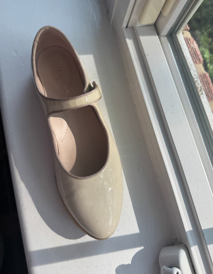 Beberlis Off White Leather Mary Jane flats