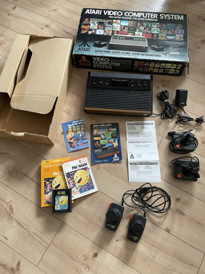 ATARI 2600 , 6er, Woodgrain + 2 Controller + OVP + Paddles, usw , Sammlerzustand