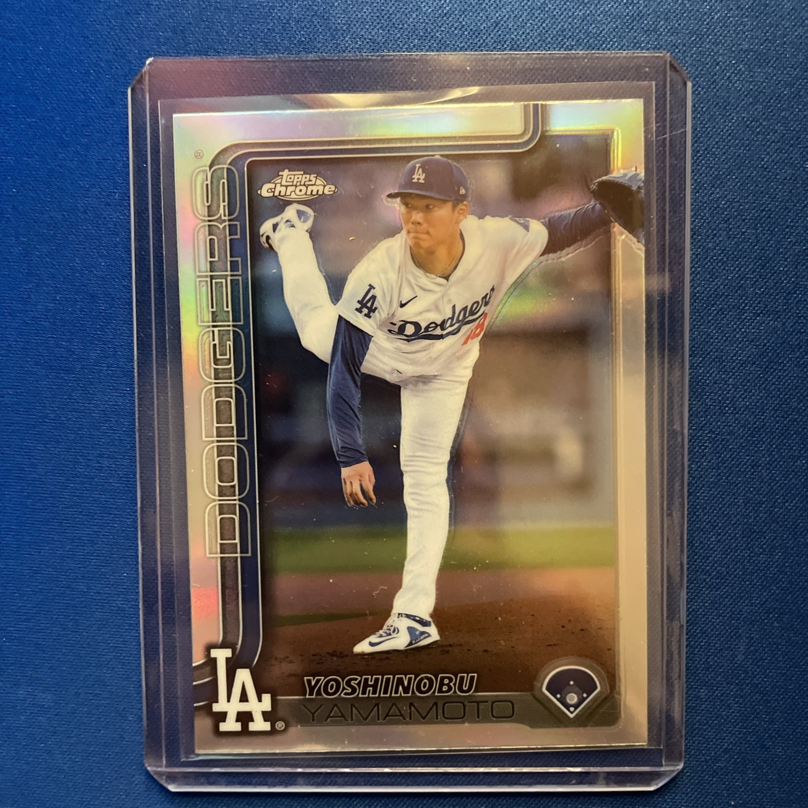 2025 Topps Chrome - Yoshinobu Yamamoto #179 Refractor