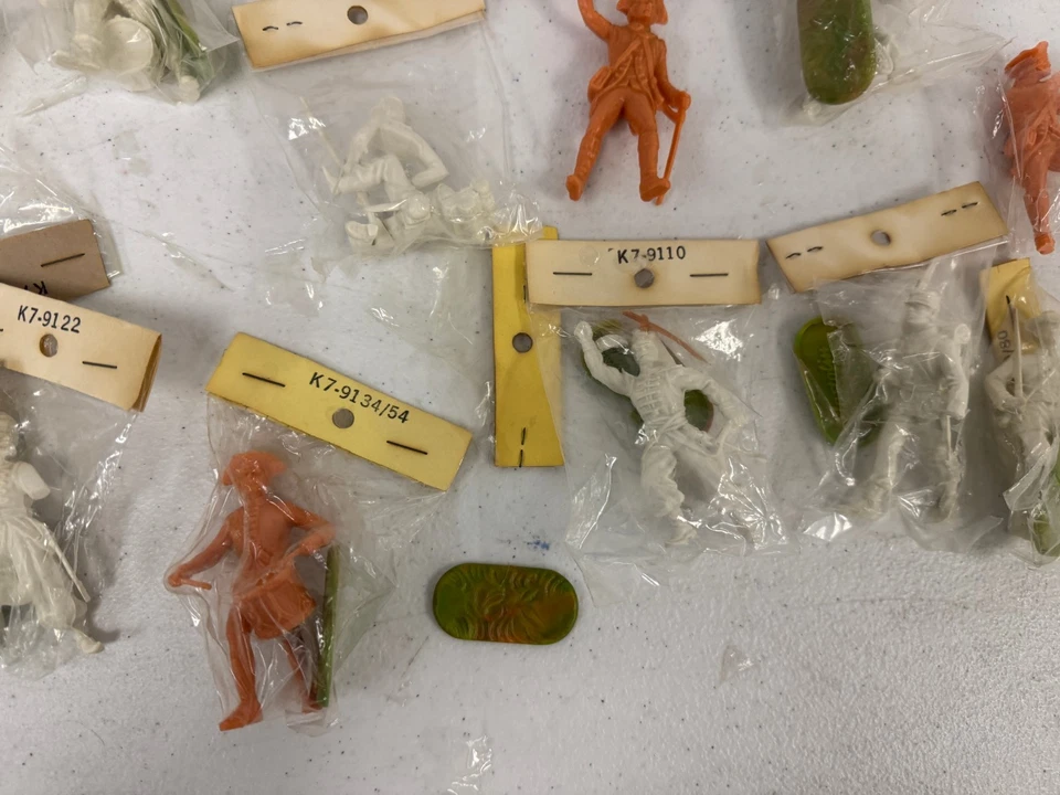 Elastolin Revolutionary War Plastic Army Men Toy Soldier Figures Lot of 25 - Image 3 of 4