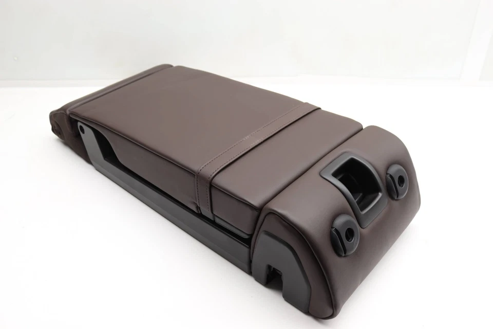 BMW 540I 2017-2020 - reposabrazos asiento trasero / soporte para copa (centro) 7443126 Foto 2 de 4