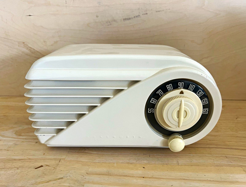 Farnsworth GT-051/CT-051 Vintage AM Tabletop Radio AC/DC Ivory/White