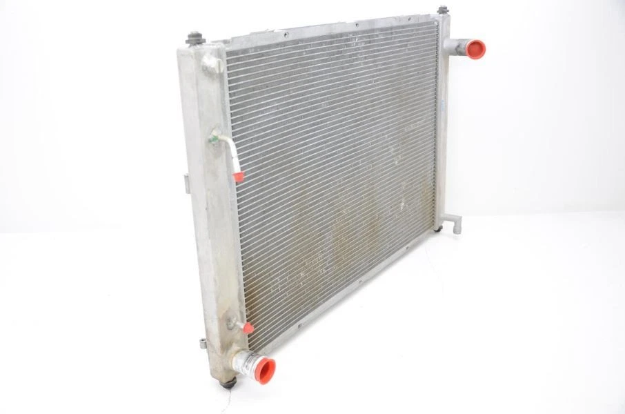 2008-2013 Infiniti G37 RWD Aftermarket Radiator and Condenser Assembly Foto 4 de 4