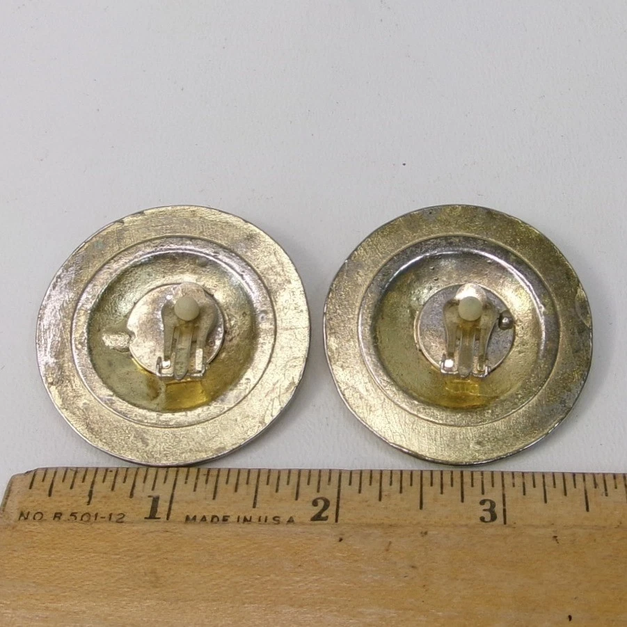 Pendientes de clip vintage sin firmar con cabeza de león dorados icónicos de Anne Klein esmalte negro Foto 2 de 2