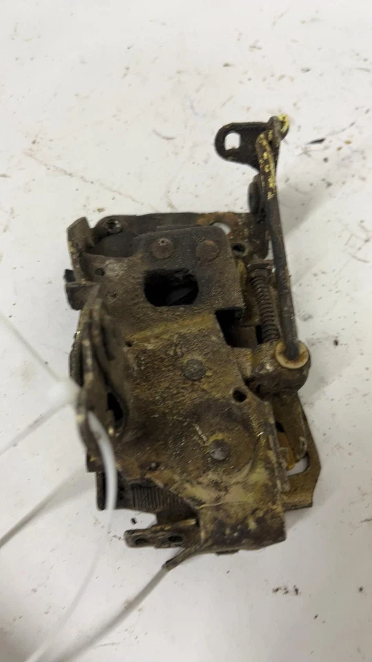 Chevrolet Camaro 1993-01 pestillo puerta delantera derecha delantera derecha; cerraduras manuales Foto 3 de 4