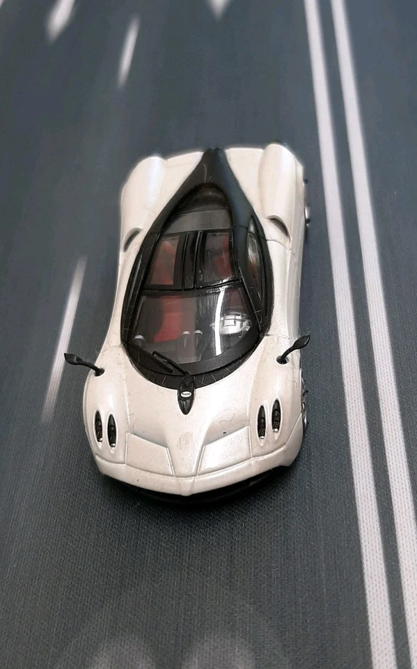 Kyosho 1/64 Pagani Huayra 2012 Macao GP Evento Modelo Coche Exótico Blanco Negro Foto 4 de 4