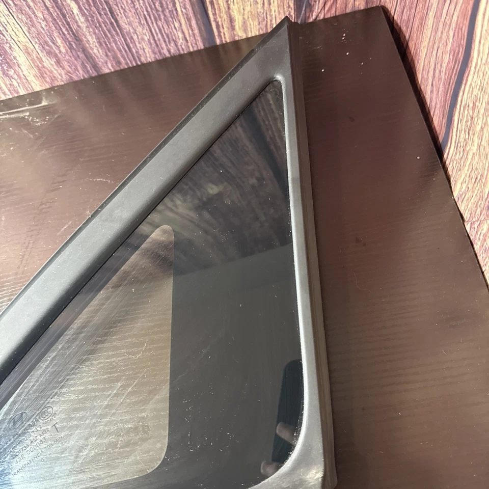 10 2011 2012 2013 2014 2015 HYUNDAI TUCSON RIGHT REAR QUARTER GLASS 87820-2S010 - Image 2 of 4