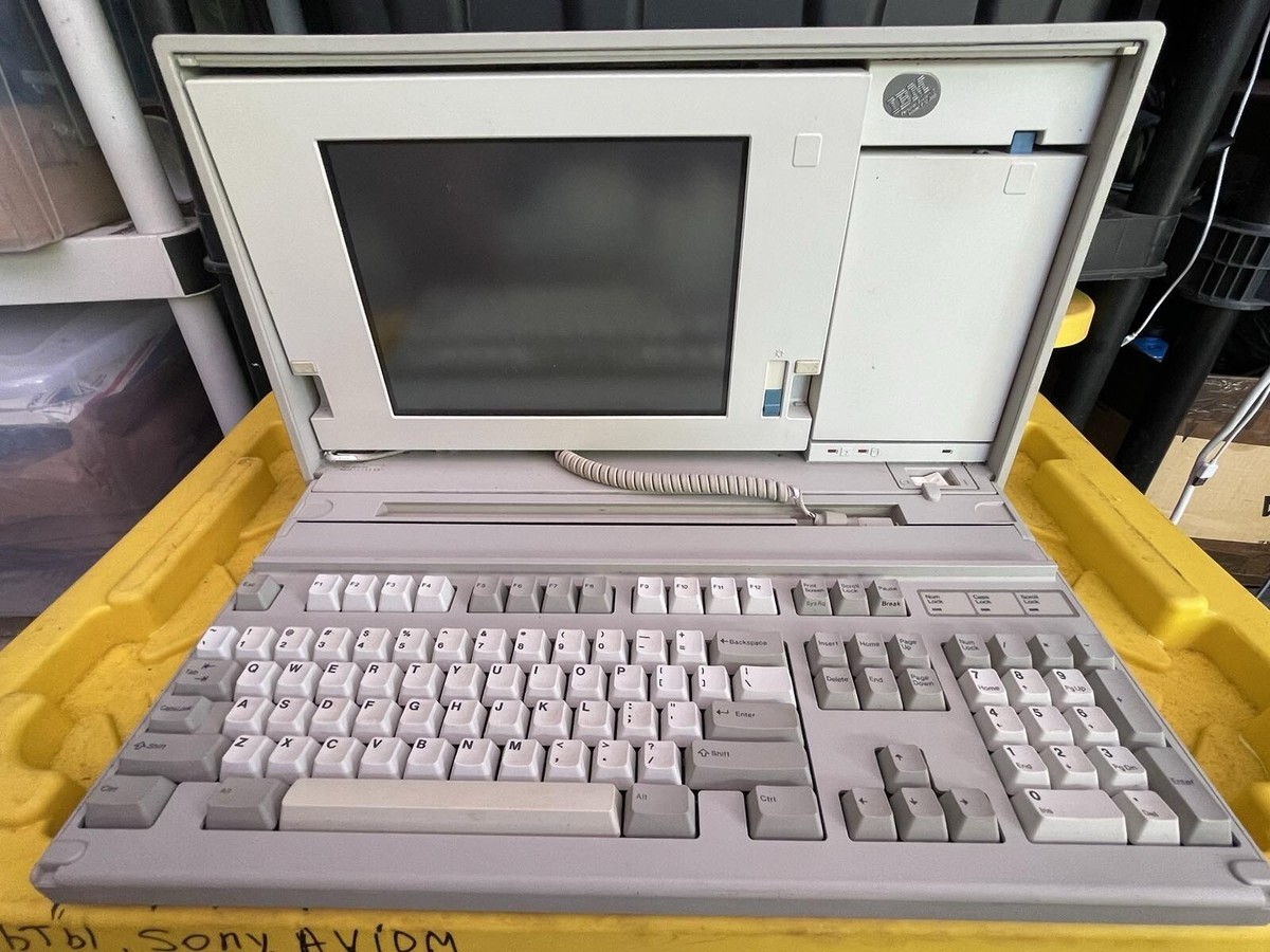 IBM P70 Luggable Suitcase Computer 8573-121 - 386 Personal System