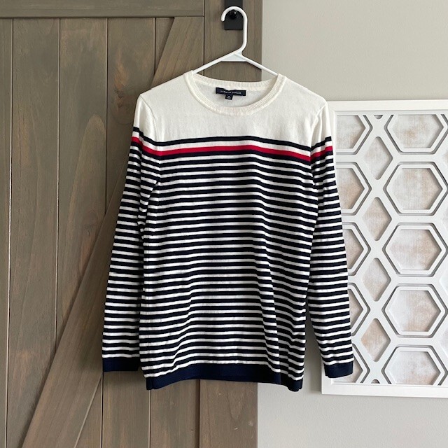 Tommy Hilfiger Women’s Sweater - Cotton -  Blue, White and Red. Size M
