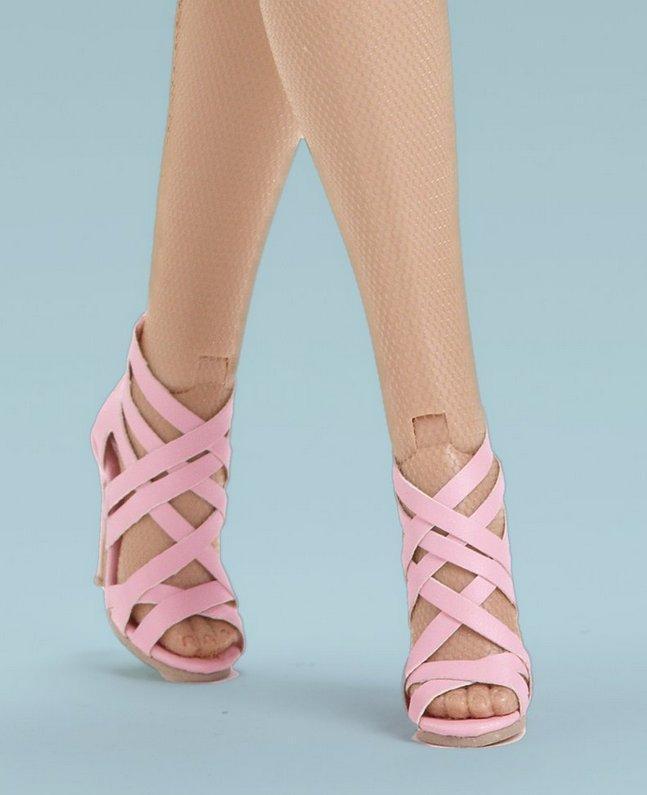 TONNER “Manhattan Blush” T15DDDD04 2015 TONNER “Manhattan Blush” T15DDDD04 DOLL 17 inch Limited