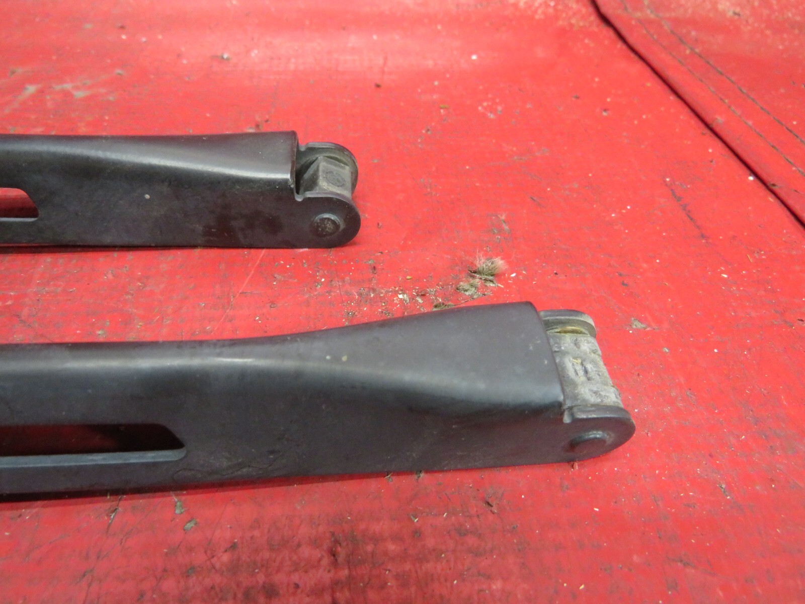 2006 BENTLEY FLYING SPUR WINDSHIELD WIPER ARMS