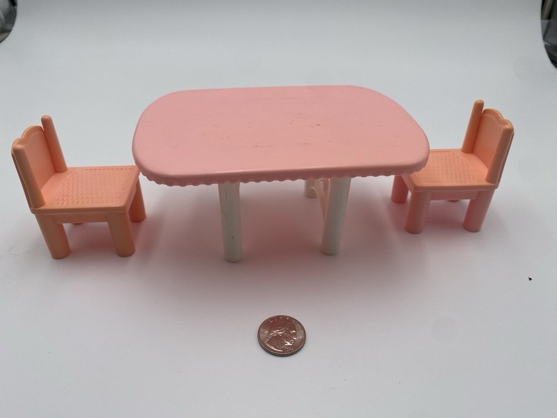 VTG Dollhouse Miniature 1:12 Plastic Dining Room Set Table & 2 Chairs Pink/Beige