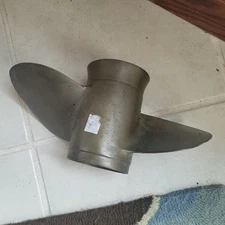 Mercury Brass Prop. QUICK SILVER, 48- ?, see pics.11x4x5 VERY GOOD COND.