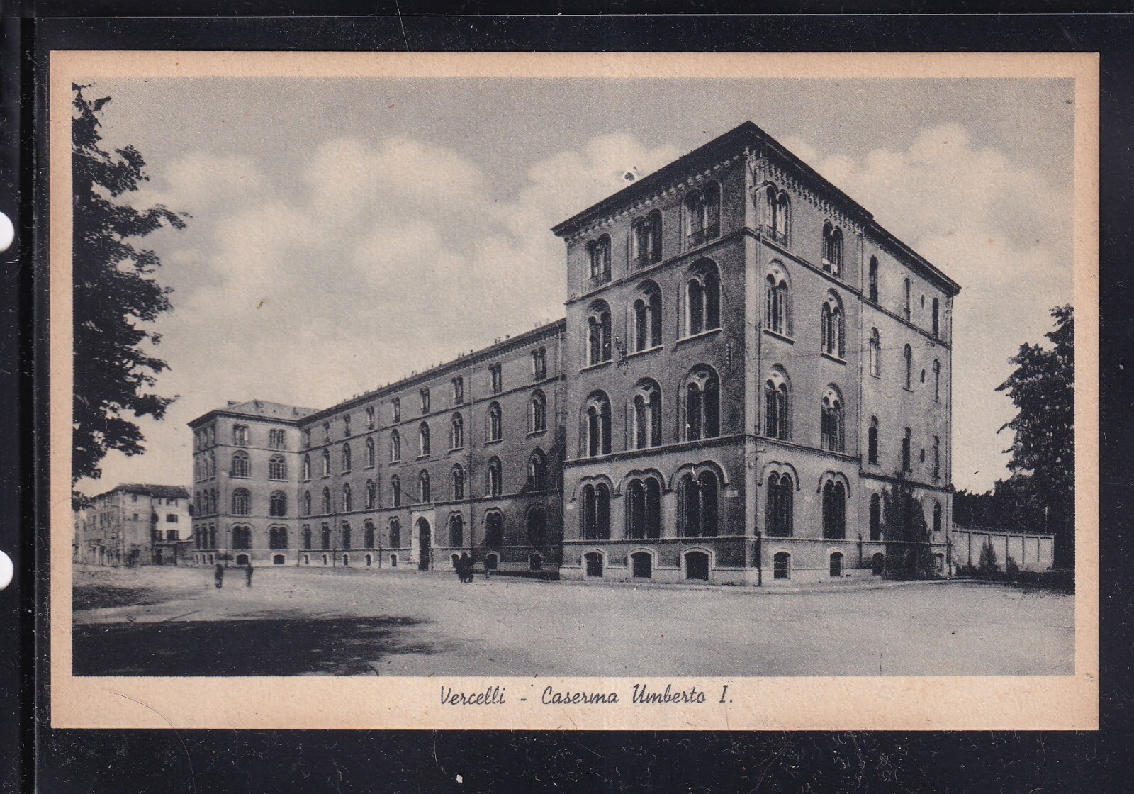 Cartolina Vercelli Caserma Umberto I AB1486