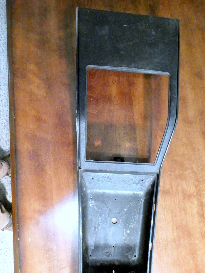 Oldsmobile 442 Cutlass Supreme 1973-1977 consola central cubierta superior Foto 3 de 4