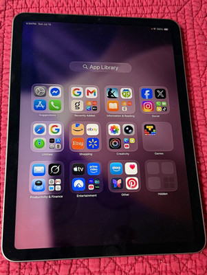 Apple iPad Air 5th Generation. Space Gray. 64GB (EXCELLENT)