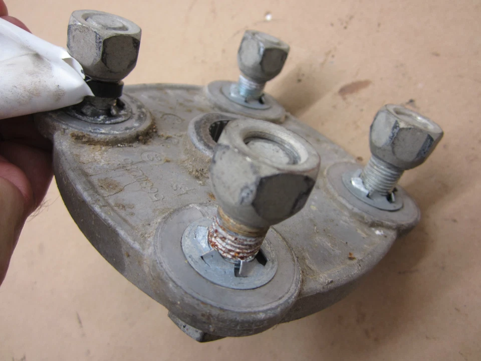 Cubo traseiro esquerdo Polaris Explorer 400 4x4 1994 fabricante de equipamento original - Imagem 4 de 4