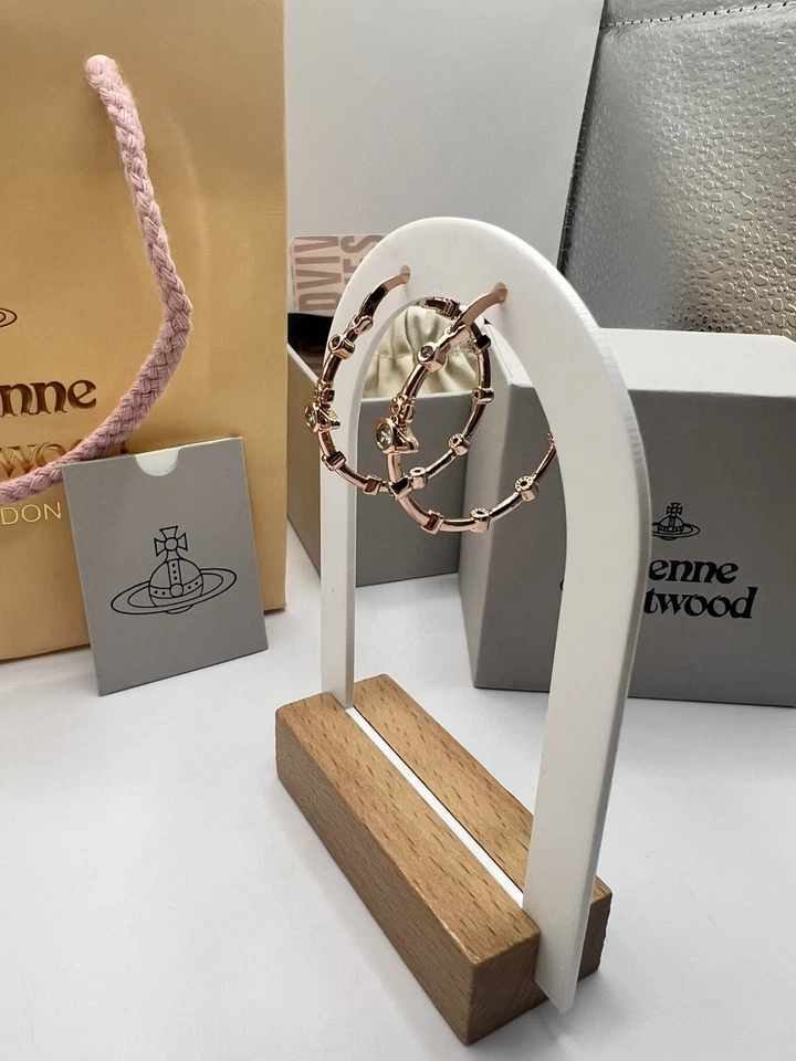 Pendientes de aro Vivienne Westwood Felicia en oro rosa con embalaje de regalo Foto 4 de 4