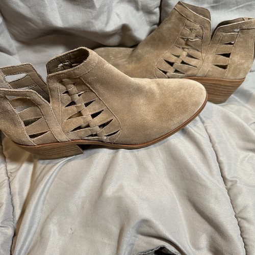 Vince Camuto Peera Tan suede ankle Bootie Boots 8.5. Zipper Heel. Cut Out Sides - Picture 8 of 9