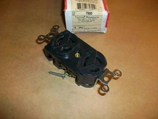 Pass & Seymour  7580  Turnlok Receptacle  NEW IN BOX  125 / 250V  3P 3W