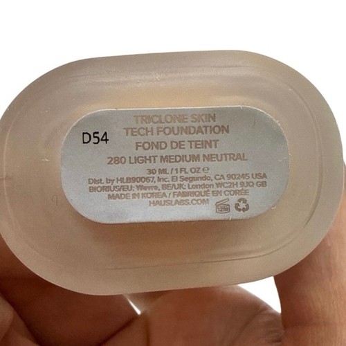 Haus Labs Triclone Skin Tech fondotinta medio copertura - Foto 3 di 7