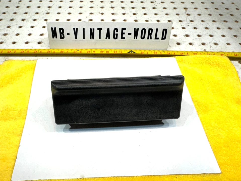 Original BMW 84-92 E30 318i 325is M3 Consola Delantera EE. UU. Plástico Negro OEM 1 Cenicero Foto 2 de 4