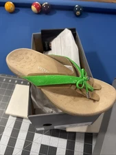 Vionic Bella Sandals Size 9.5 Wide Neon Green Bow Thong Supportive Walk - New
