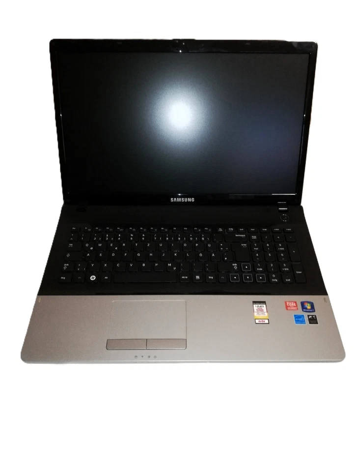 Samsung NP305E7A 17 Zoll - AMD A4 -RAM :4GB DDR3- Windows 10 Laptop Notebook - Bild 2 von 4