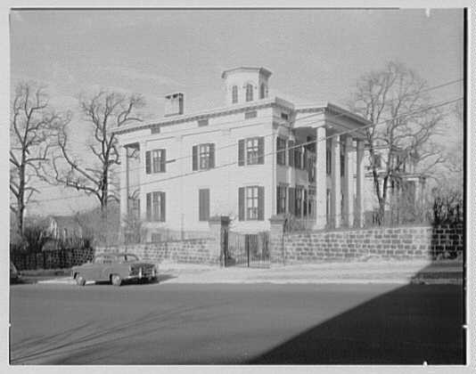 Photo:Colonnaded house, 417 27th Ave., Astoria. West facade from street
