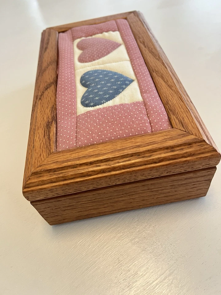 Vtg Tennessee Wood Crafters Oak Keepsake Box Quilted Heart Insert 9” Folk Art - Image 3 of 4