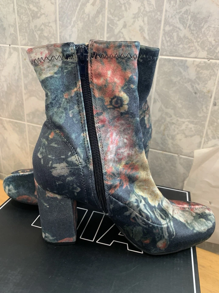 Mujer MIA Terciopelo Floral 3 1/4" Tacón Botines Talla 7.5M (Valencia) Cremallera Laterales Foto 3 de 4