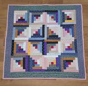Vintage Handmade Log Cabin Quilt 24x24 Patchwork Table Topper Wall Hanging