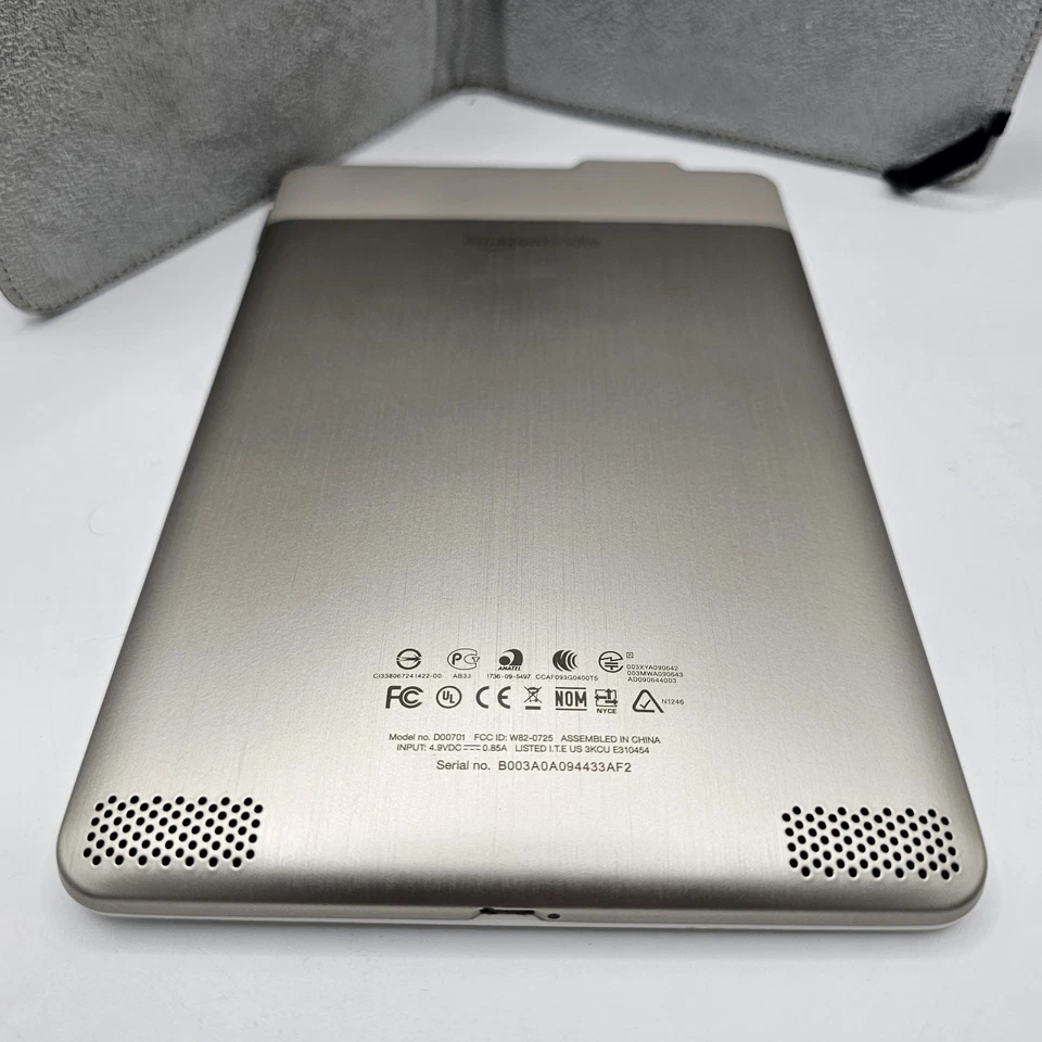 Amazon Kindle 2nd Generation eReader Model D00701 2GB With Case Parts Bundle - Image 4 of 4