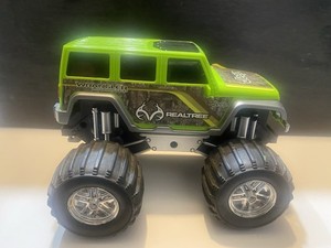 REALTREE Push N' Go Powered Trucks Set Jeep Wrangler  Monster Rims