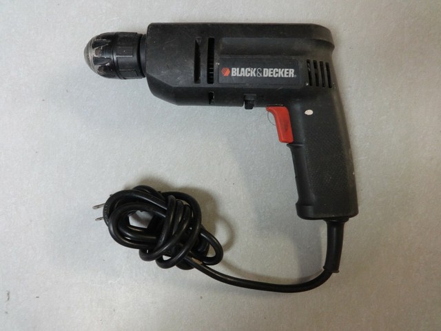 Decker 10mm Reversible Corded Drill 