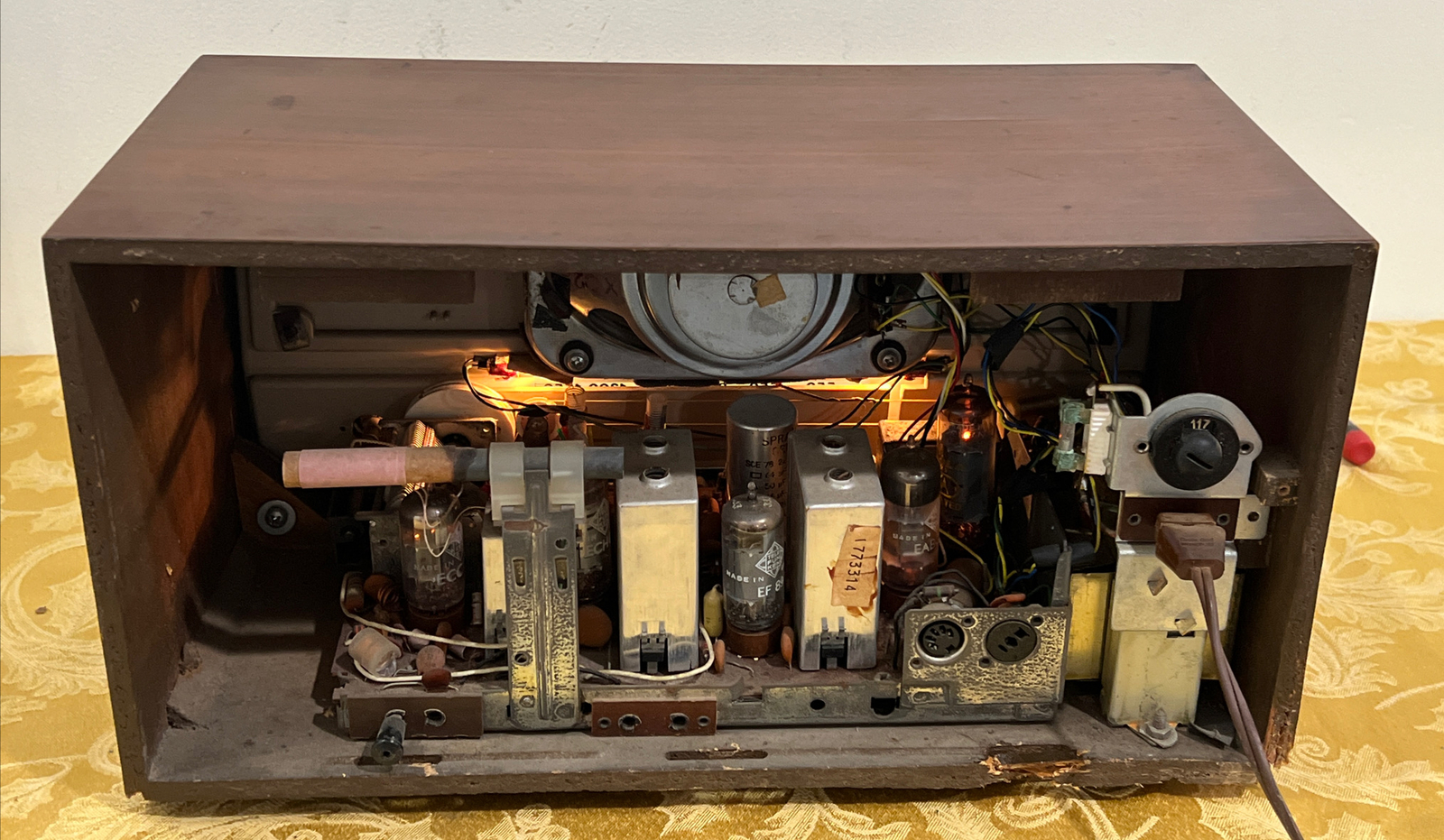 RARE Telefunken Jubilate 105 Tube Radio ** PLEASE READ DESCRIPTION