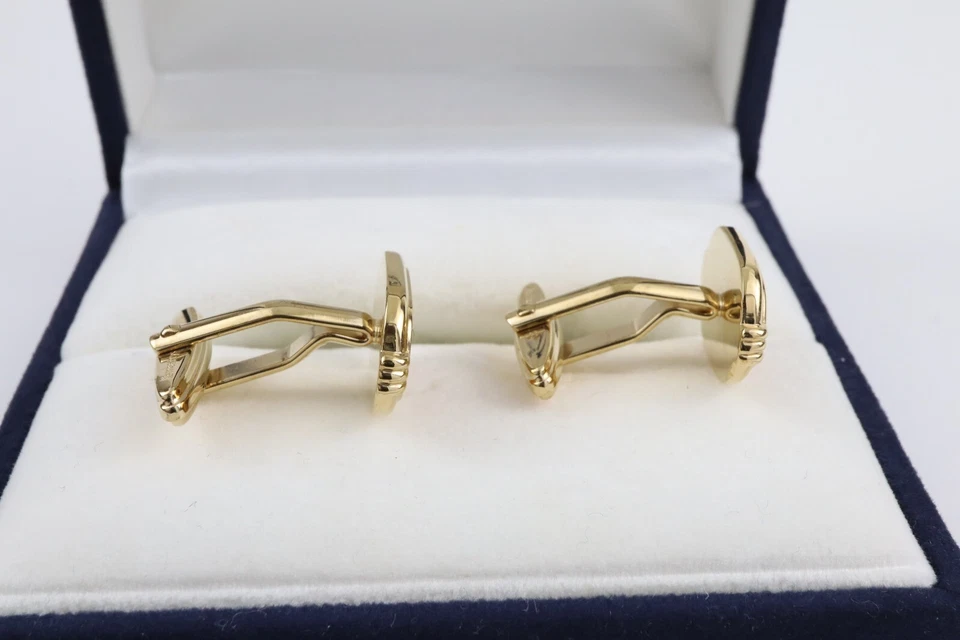 Gemelos Burberry tono dorado esmalte ovalado a cuadros Nova patrón a cuadros con estuche Foto 4 de 4