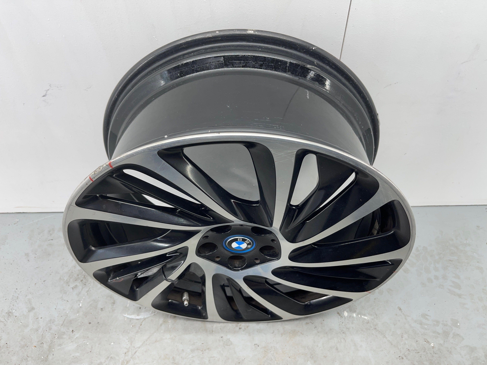 2014-2020 BMW I8 20X8.5 REAR LEFT 15 SPOKE DIRECTIONAL ALLOY WHEEL RIM *CURBED*