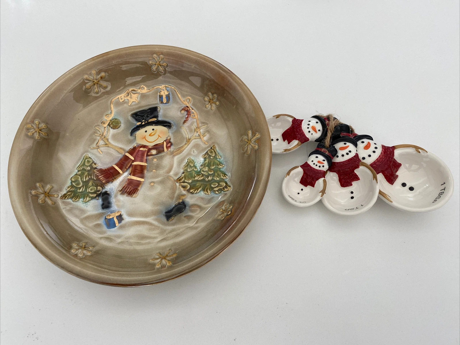 Snowman Holiday Measuring Spoons And Dish. New Without tags.