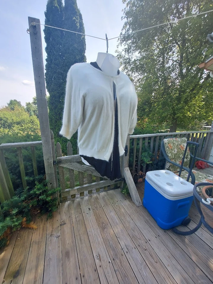 Suéter y sudadera con capucha negra 2 piezas para mujer Torrid 4 Fuzzy Angora mezcla de lana marfil Foto 2 de 4