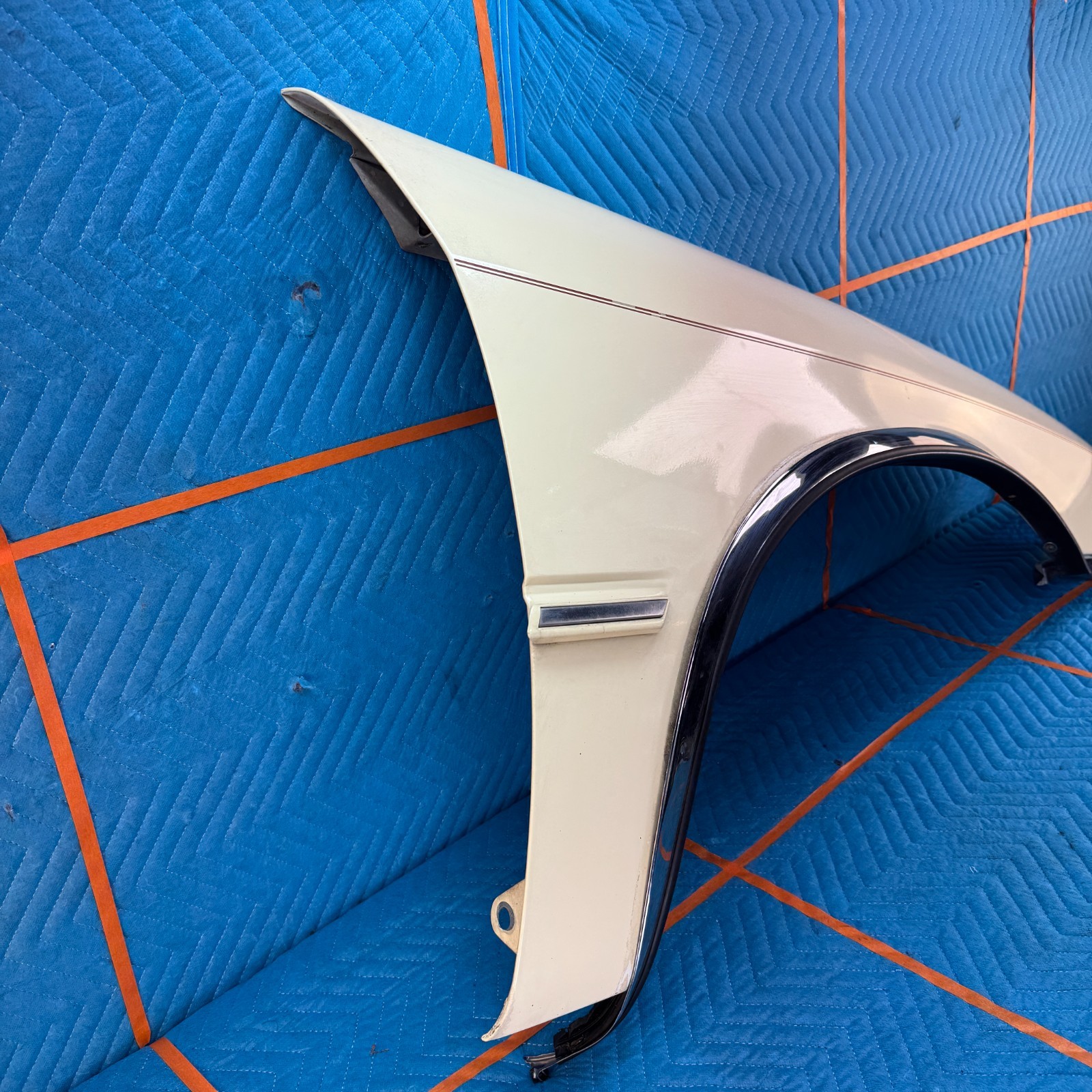 1989–1991 Chrysler Maserati Front Right Fender Assembly OEM Light Yellow