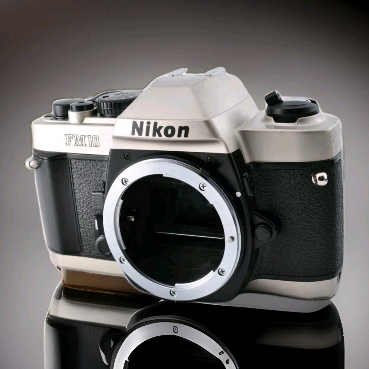 NIKON fm10　フィルムカメラ Nikon FM10 35mm SLR Film Camera with 35-70 mm lens Kit for sale