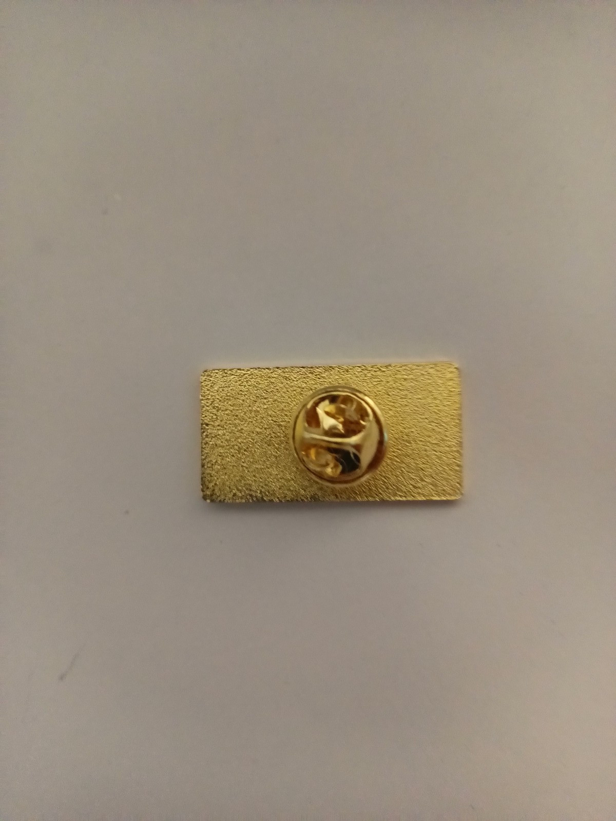 HAWAII TAG-ENAMEL PIN-SHIP ALL THE PINS YOU BUY FOR $4.99-VISIT OUR STORE