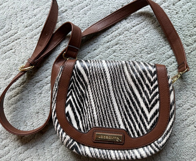 Sac à Main Liz Claiborne Imprimé Zèbre Noir Et Blanc – Occasion – Dimensions 10 1/2 X 5 1/2 Pouces