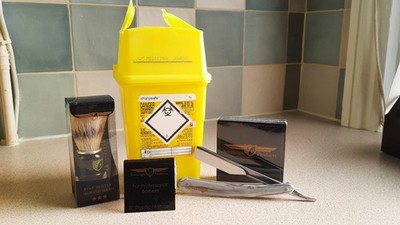 Rasierset - Barbers Halsabschneider Profi Set mit scharfer Box