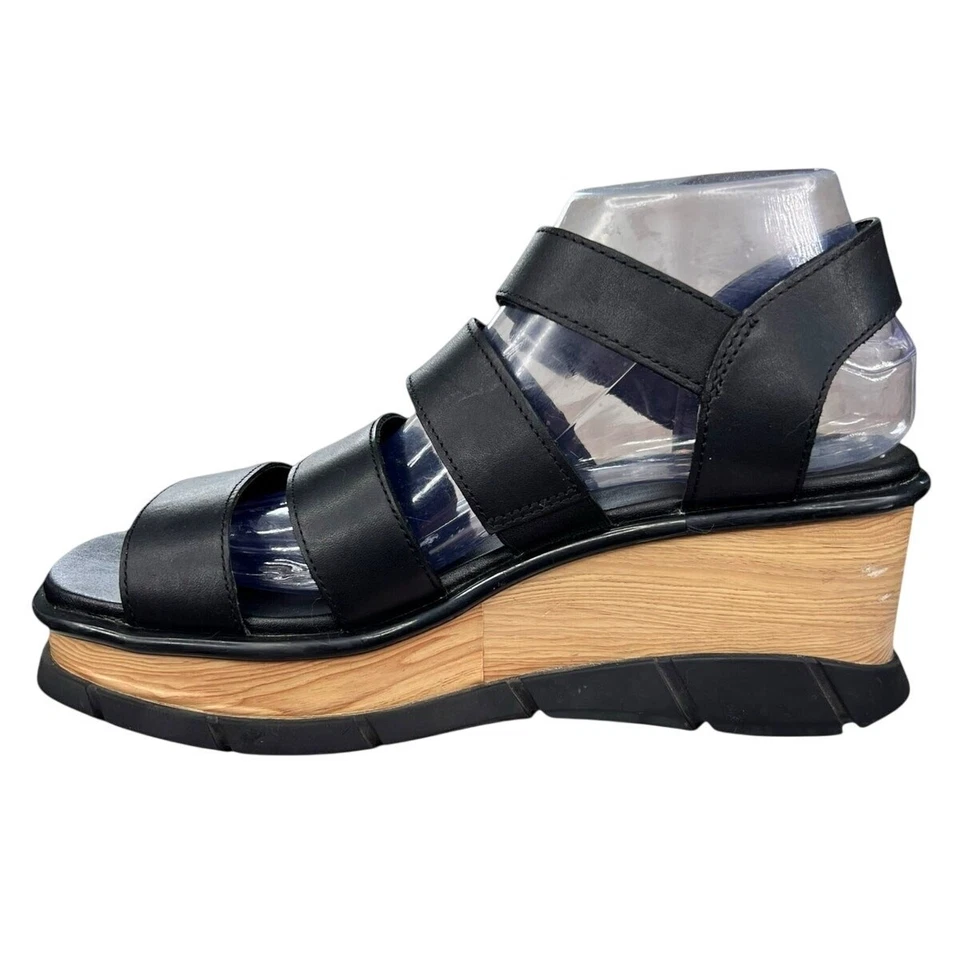 Sandalia de cuña Sorel Joanie III de cuero negro para mujer talla US 9,5 Foto 2 de 4