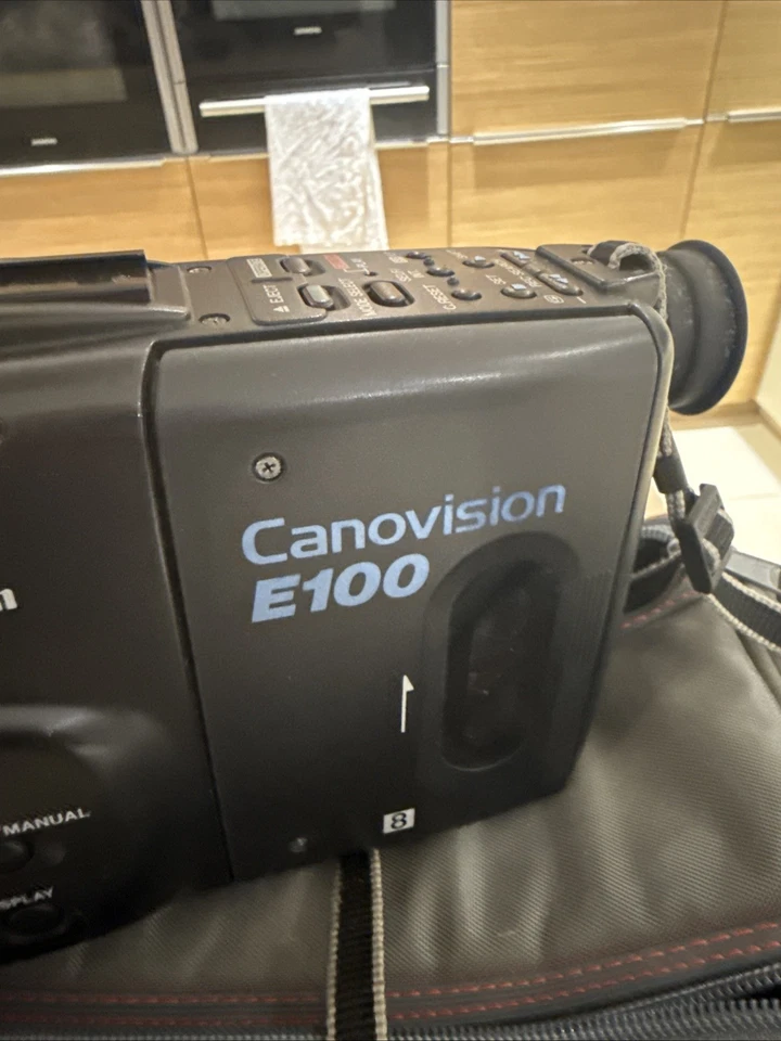 Canon Canovision E100 8mm Camcorder Inc Camera Bag Batteries & Charger Untested - Image 2 of 4