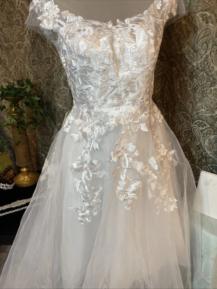 Short Wedding Dresses White For Women Pearl Beads Going Down size 6 - Image 2 of 4