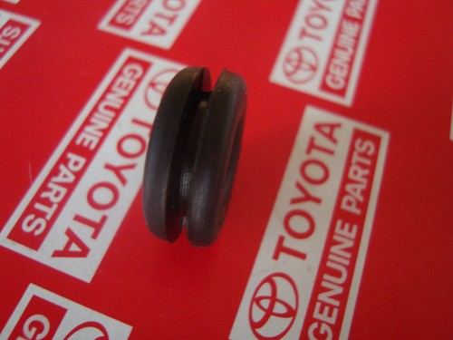 1974 1975 1976 1977 1978 Toyota Corolla KE30 KE35 KE36 TE31 TE37 Hood Grommet - Picture 6 of 7