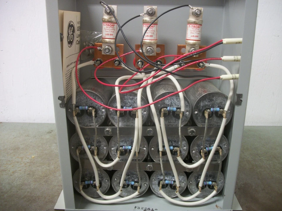 CONDENSADOR DIELEKTROL GE CON RESISTENCIAS DE DESCARGA 65L813TQ1 20KVAR 240VOLT 3PH NOB Foto 4 de 4